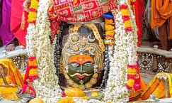 गंगा दशहरे पर भगवान महाकाल का विशेष शृंगार, शीश पर धारण कराई गई मां गंगा	