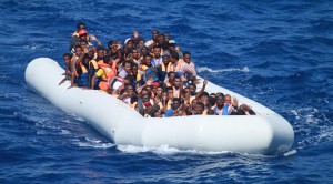 लीबिया से चला जहाज डूबा, 60 प्रवासियों के डूबने की आ...