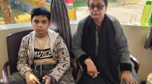 भारत-नेपाल सीमा से पाकिस्तानी महिला बच्चे के साथ ...