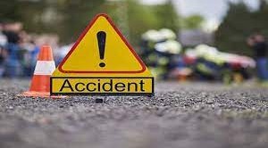 सड़क दुर्घटना में तीन लोग घायल, 2 की हालत गंभीर