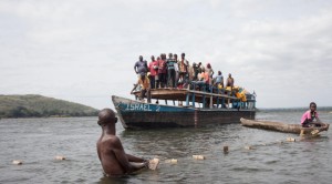 मध्य अफ्रीकी गणराज्य में नाव डूबने से 50 से अधिक लो...