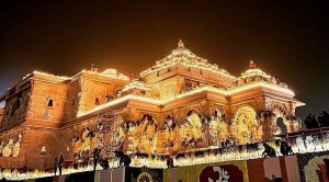 चमक रहा है श्रीराम मंदिर, दुल्हन सी सजी अयोध्या