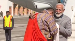 प्रधानमंत्री मोदी पहुंचे भूटान, पारो हवाई अड्डे ...